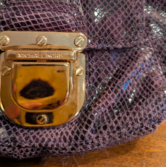 Michael Kors purple 💜 leather snakeskin print crossbody - Picture 2 of 15